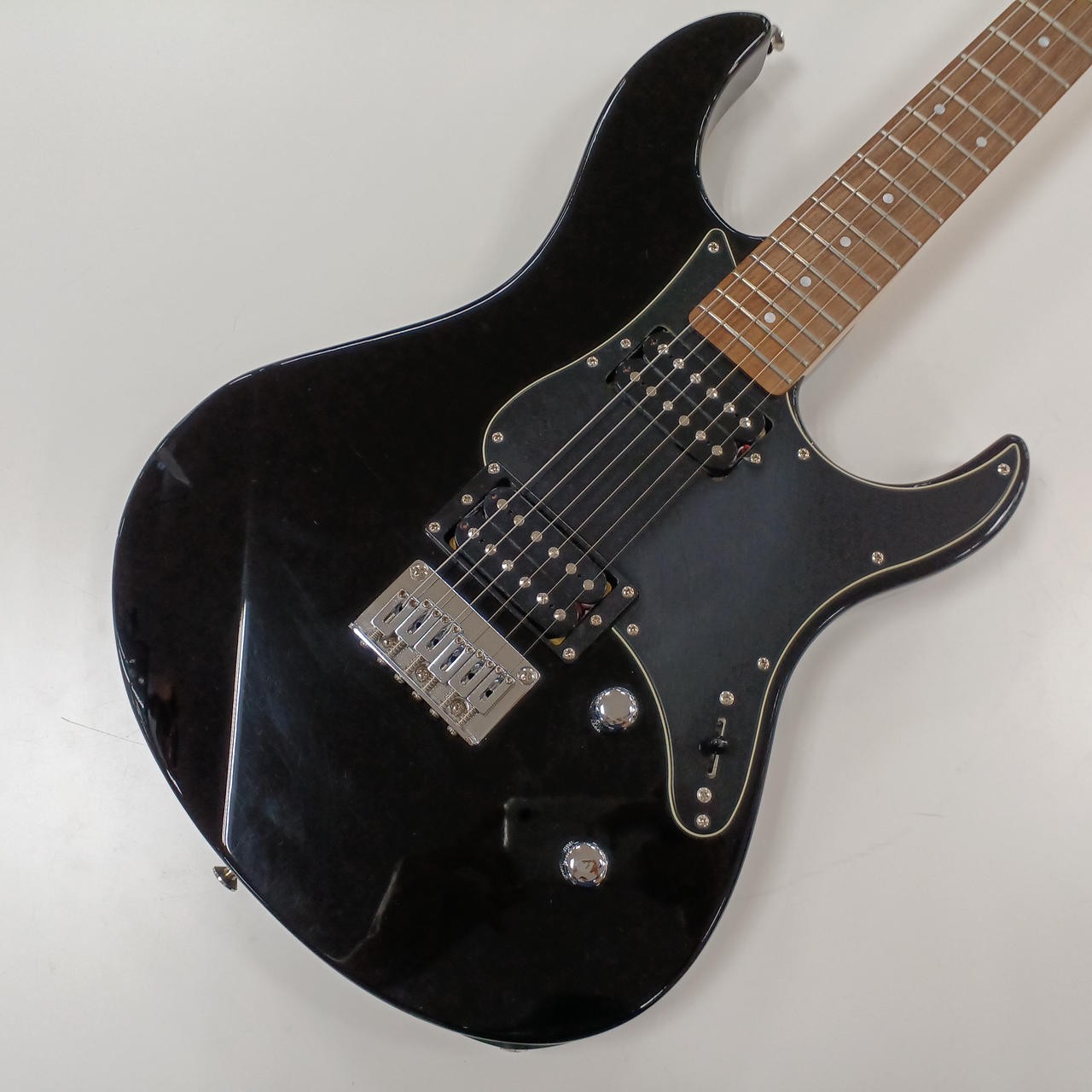 YAMAHA PAC120H Electric Guitar-05