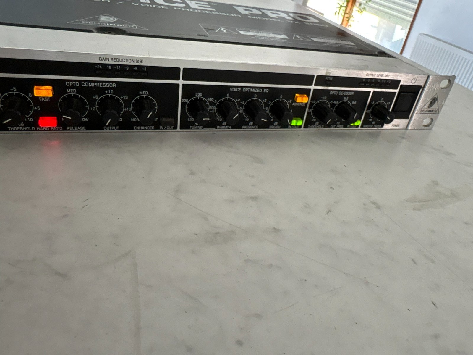 Behringer VX2000 DJ Mixer