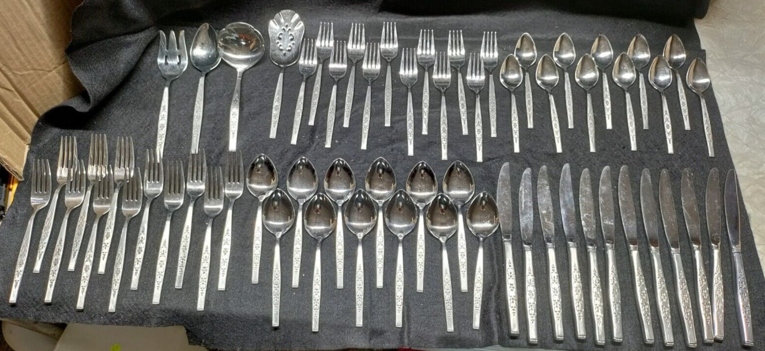 WM ROGERS ONEIDA SPANADA FLATWARE SET 64 PIECES SET OF 12 PLUS 4 SERVING ITEMS