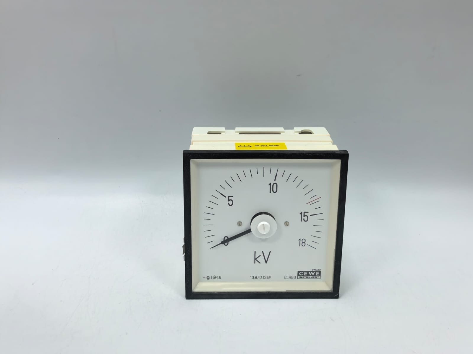 CEWE INSTRUMENTS CLR96 VOLT ANALOG PANEL METER 9489 0-18KV