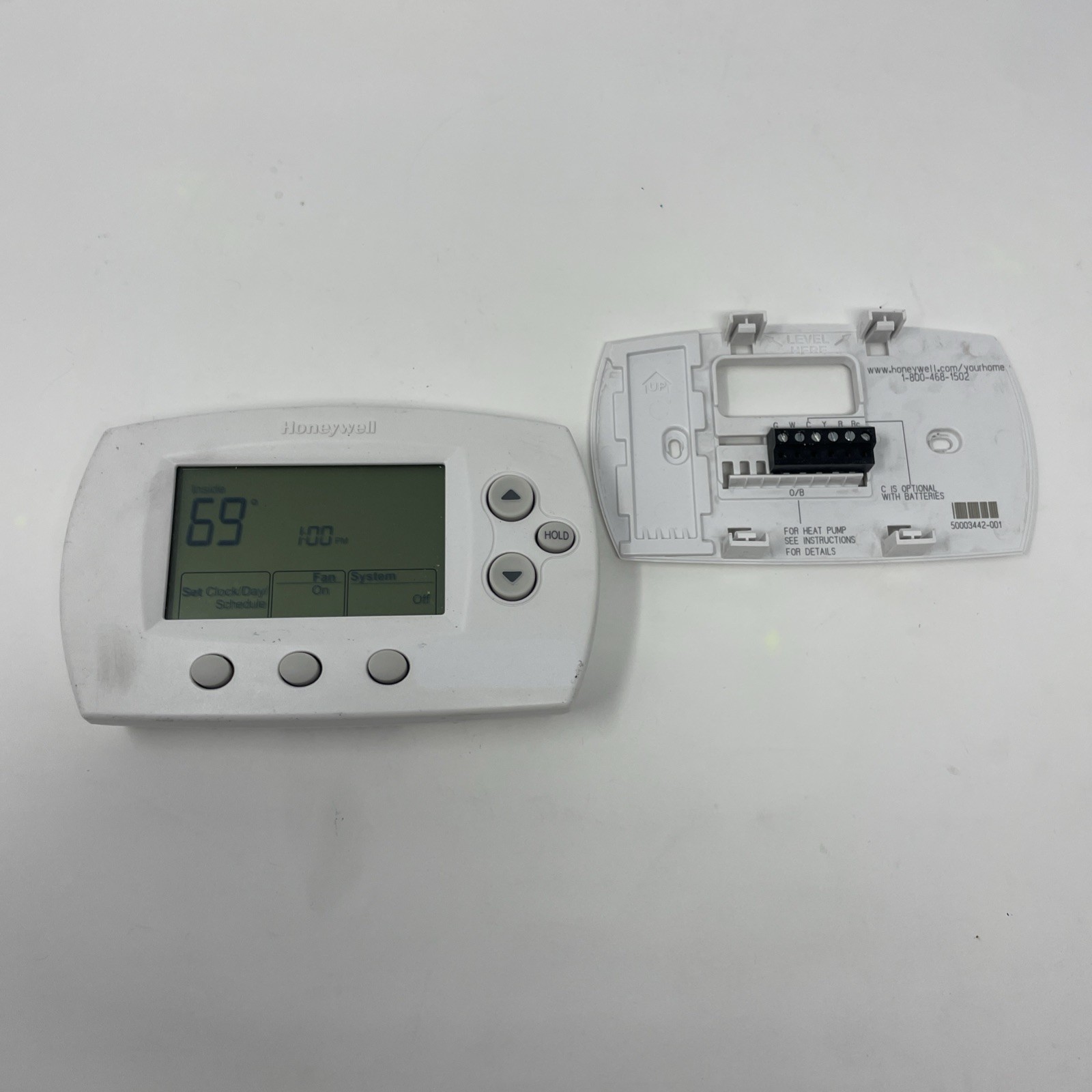 Honeywell FocusPRO 6000 TH6110D1021 Thermostat Programmable Wall Plate Working