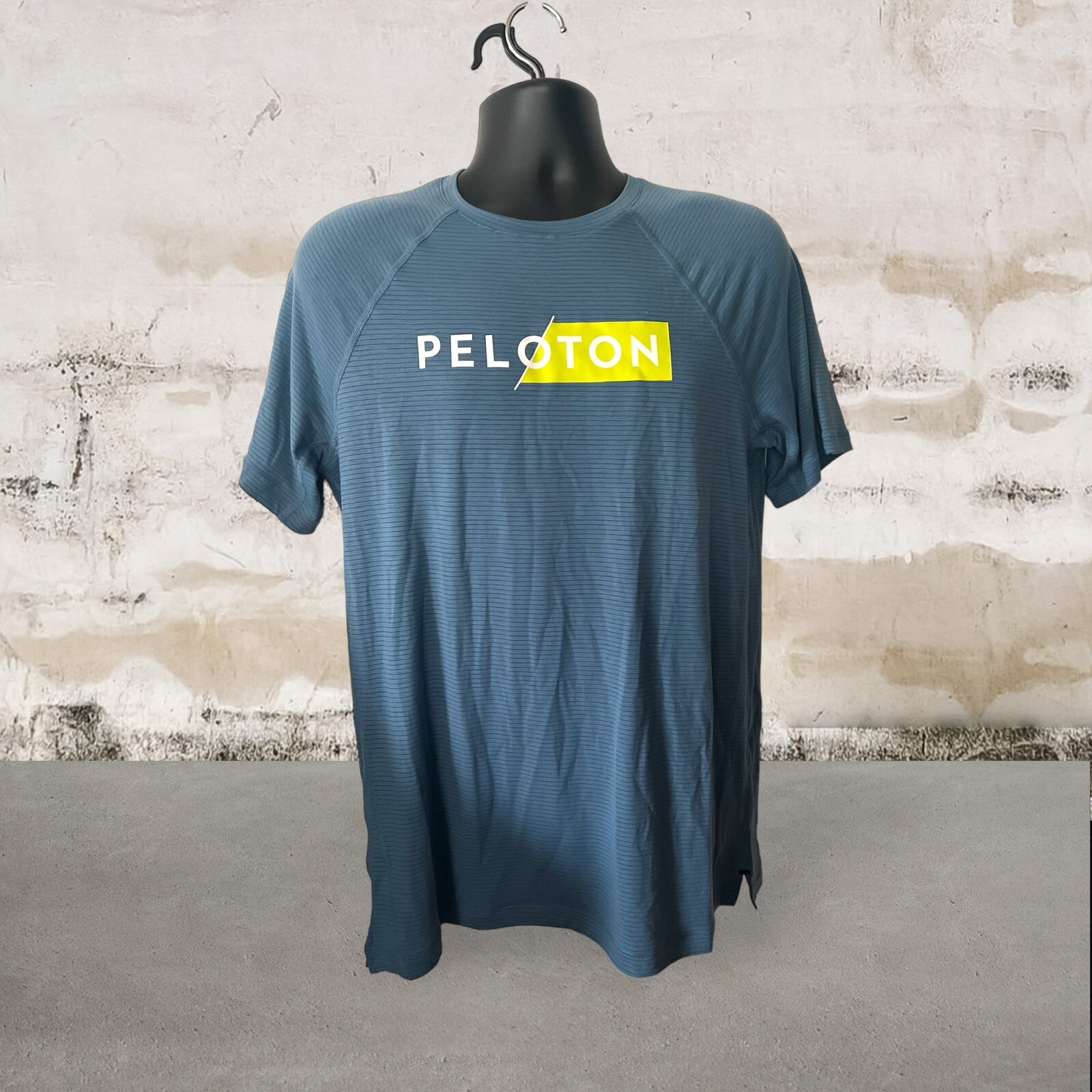 NWT! Peloton Lite Lines Short Sleeve T-Shirt Men’s Medium PS121 Blue Stripe