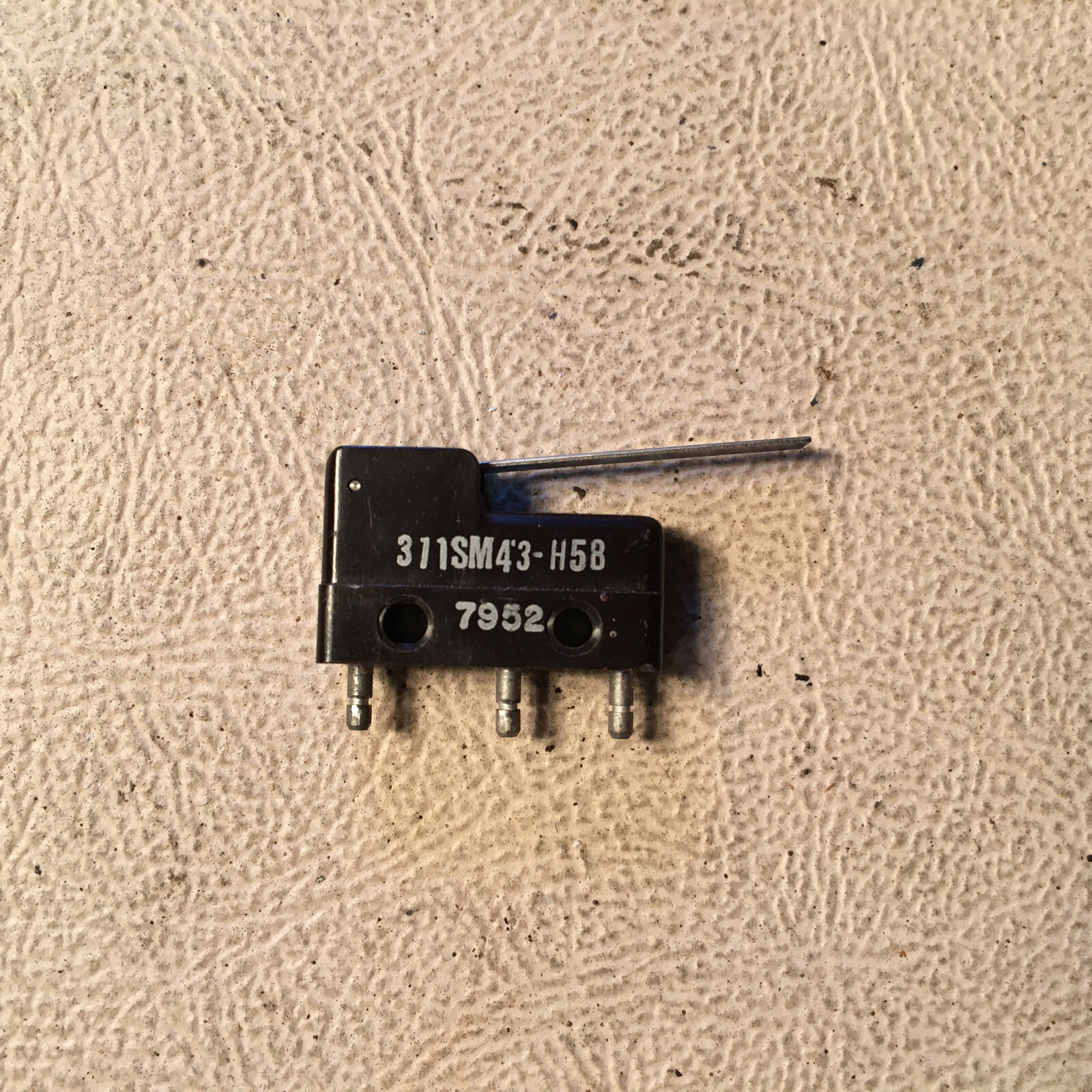 Und. Lab Microswitch 311SM43-H58, NOS