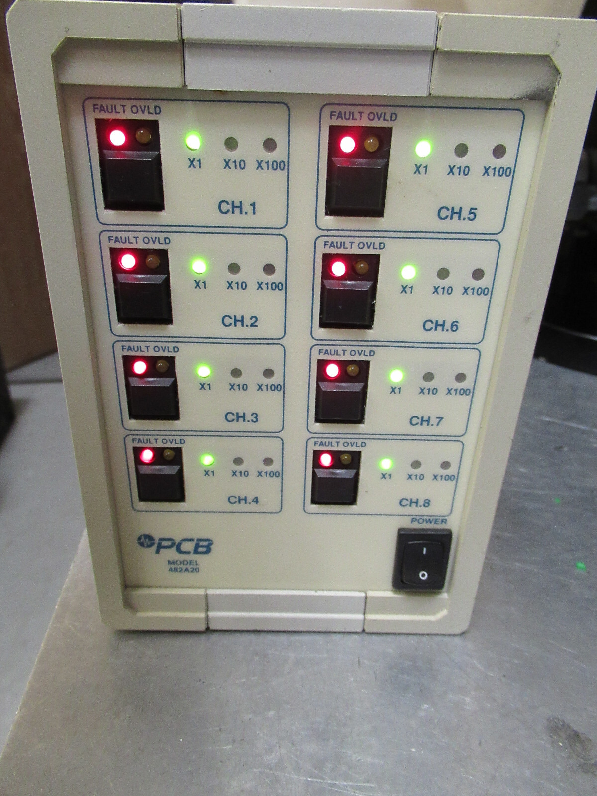 PCB PIEZOTRONICS 482A20 8 CHANNELS ICP GAIN AMPLIFIER for ACCELEROMETER TE-3