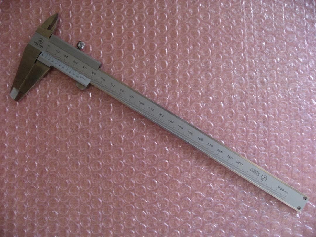 Mitutoyo Vernier Caliper 530-108 N20/0-200mm/0.05mm VG condition ship From JAPAN