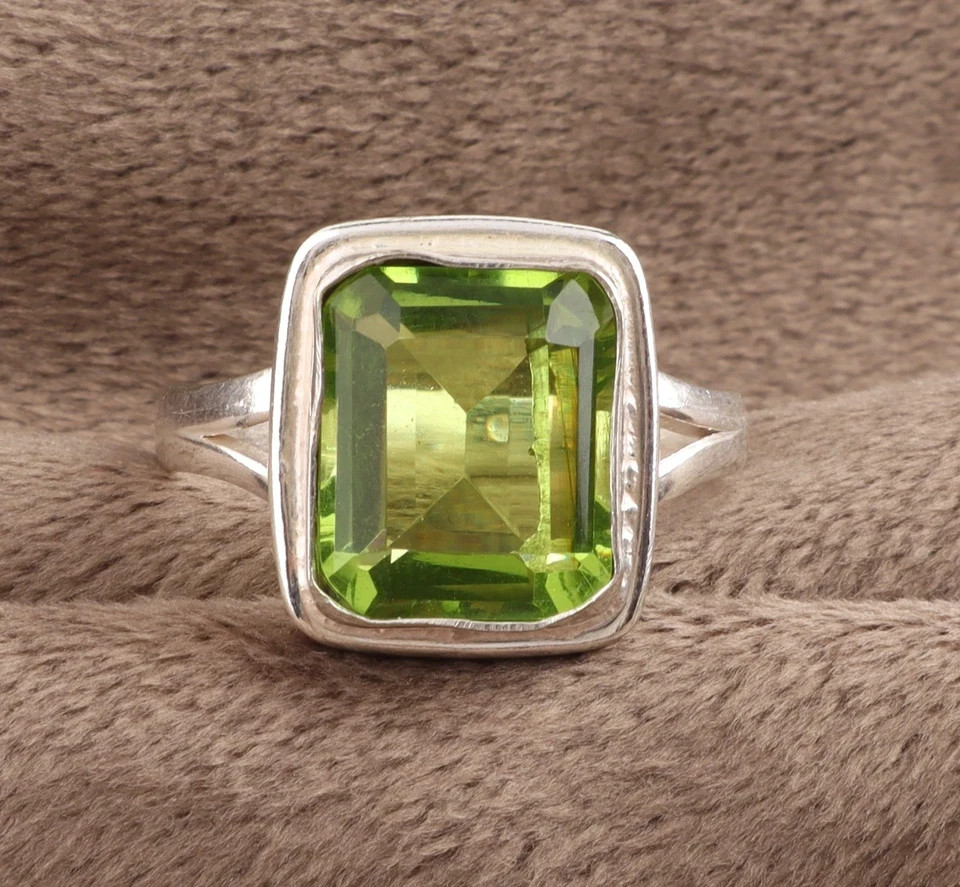 925 Sterling Silver Peridot Gemstone Beautiful Handmade Woman Gift Ring