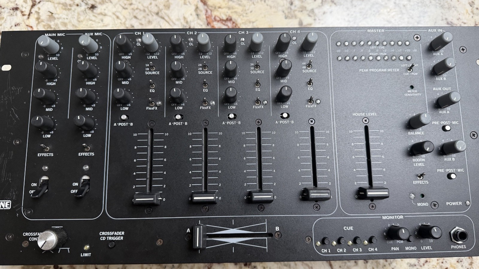 Rane MP44  Serviced. end clean   excellent condition 100% Satisfaction