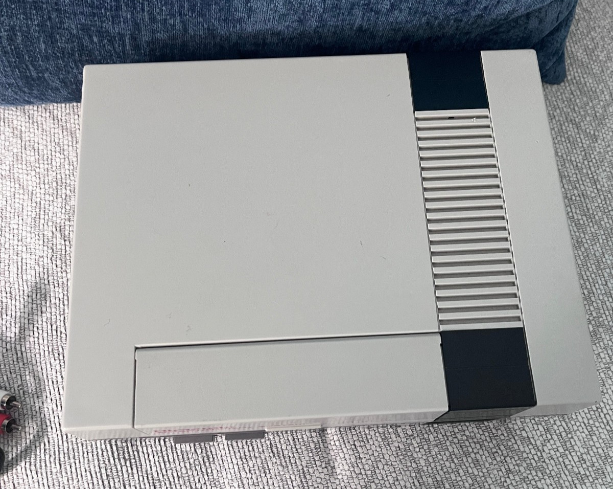 Nes Nintendo Console w/ Power Pad, 8 Nes Games Lot, 1 Controller, Zapper Bundle