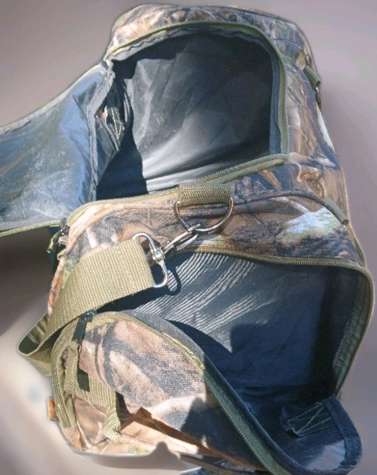 Large Camouflage Polyester Duffel Bag w/ Shoulder Strap & Carry Handle