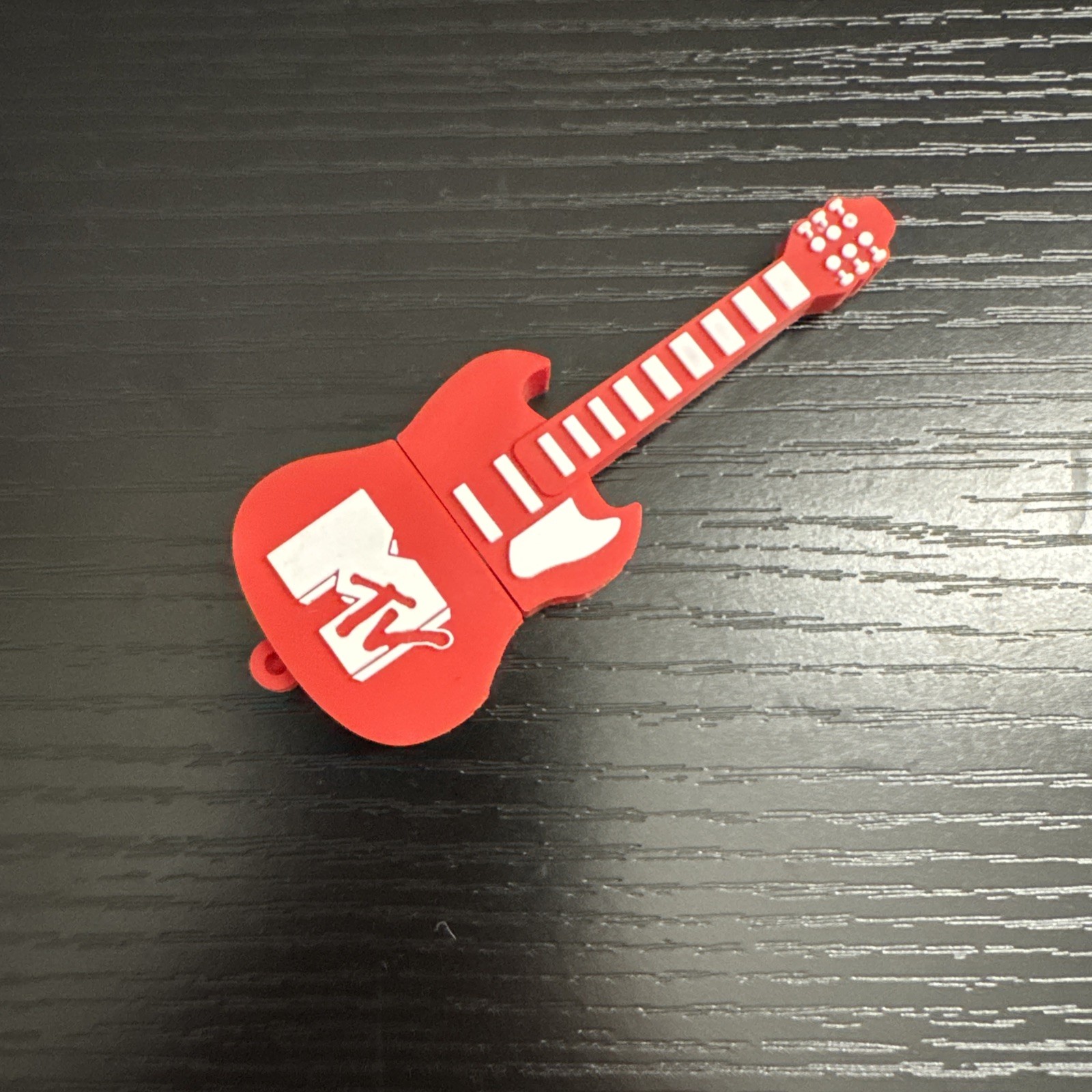 MTV - Red Guitar Shaped USB