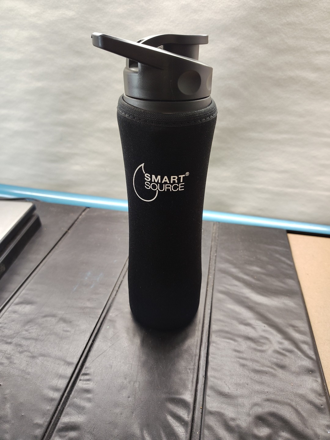 SMART SOURCE 18/8 STAINLESS STEEL WATER BOTTLE W/ NEOPRENE SLEEVE 27OZ