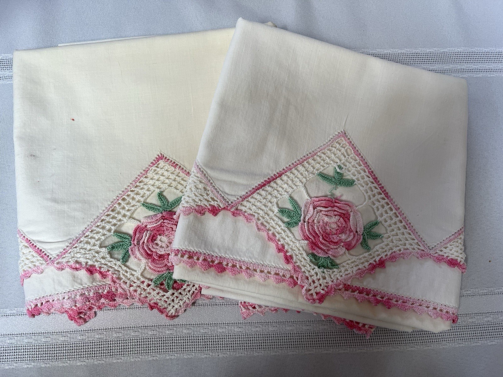 Vintage Crochet Rose Pillowcase. Size Queen/ Standard.