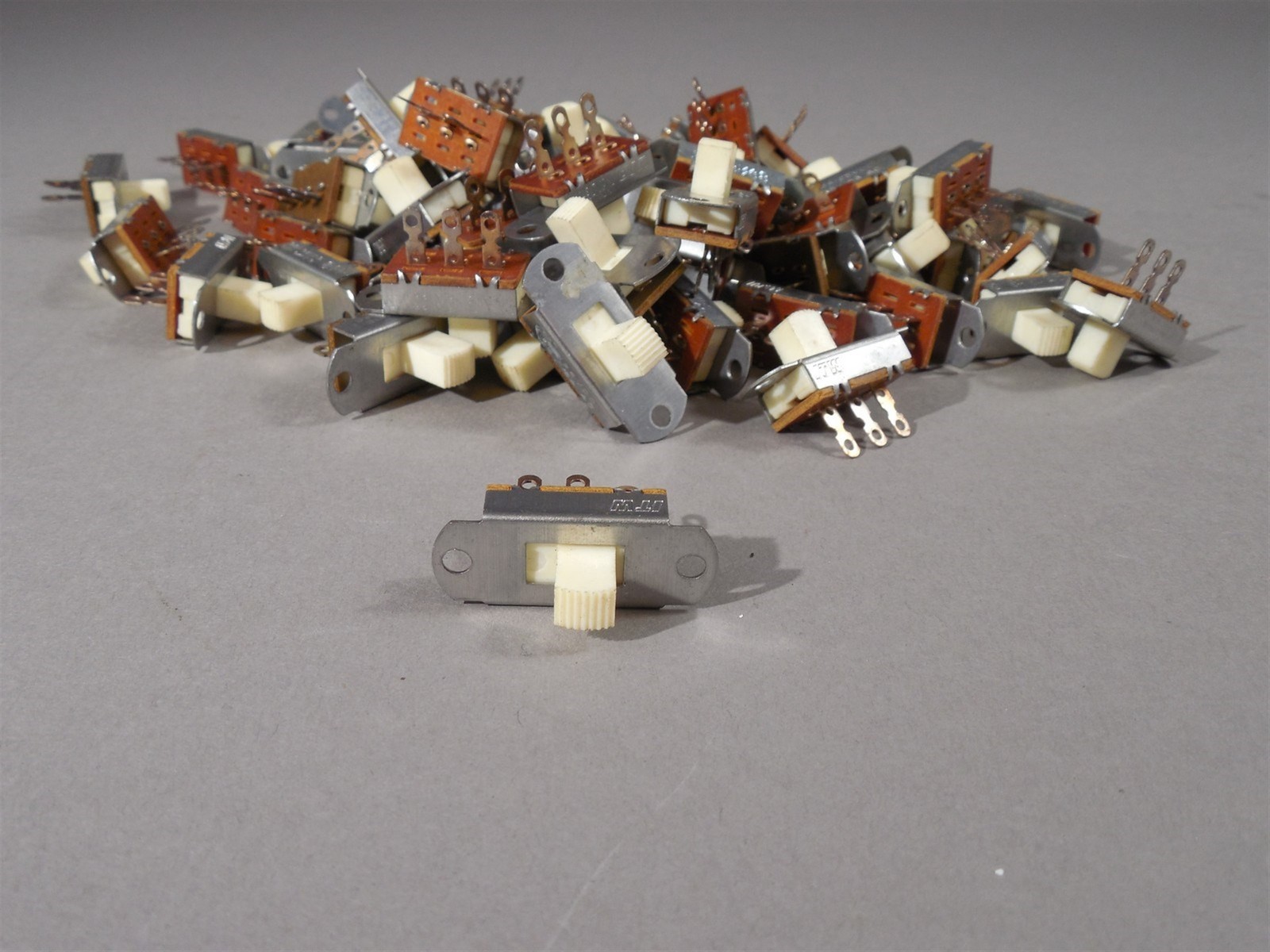 NOS - Lot of (100) ITW Slide Switch 600643 SPST Panel 125VAC
