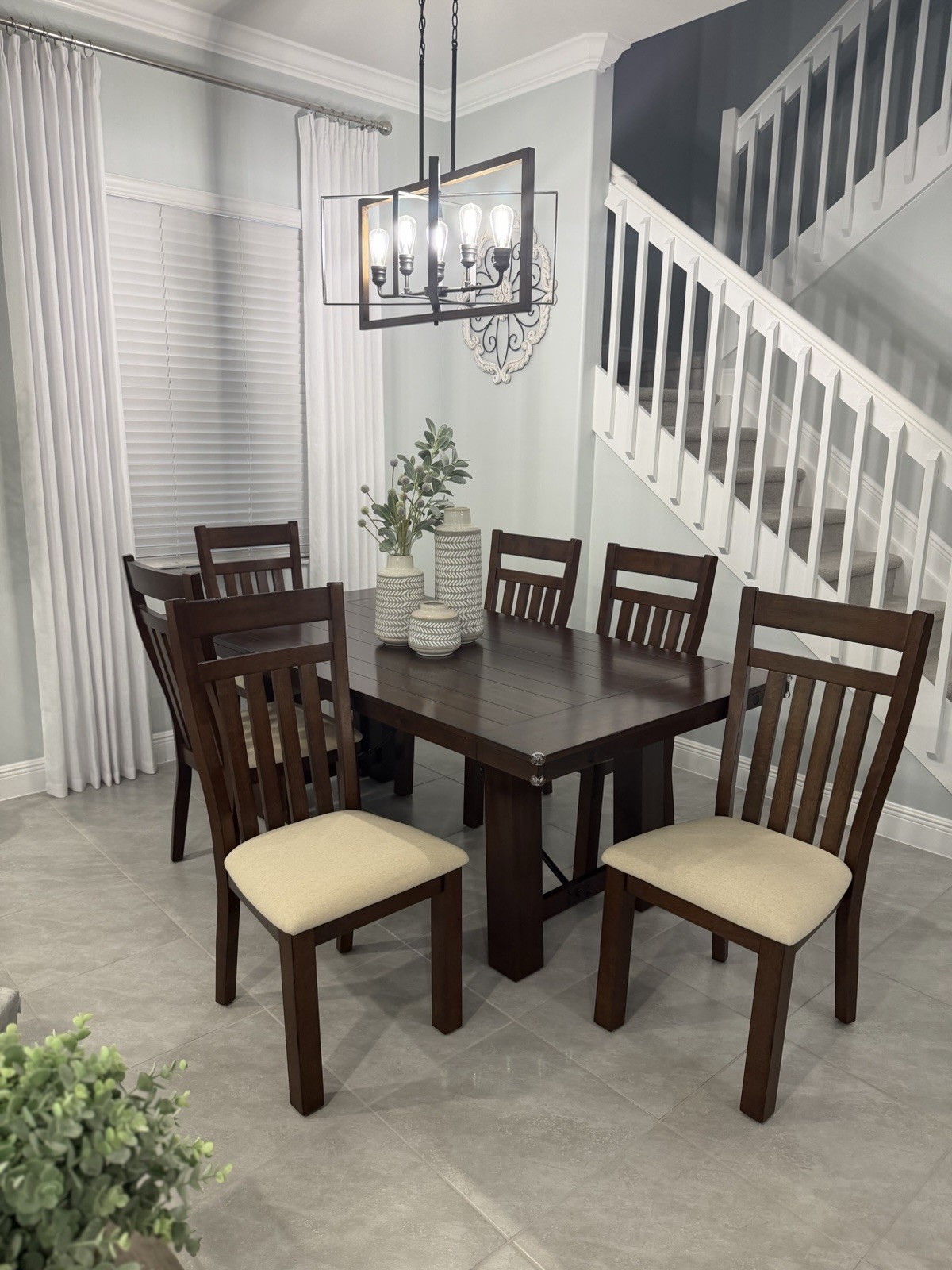 Dining Room Set – Excellent Condition