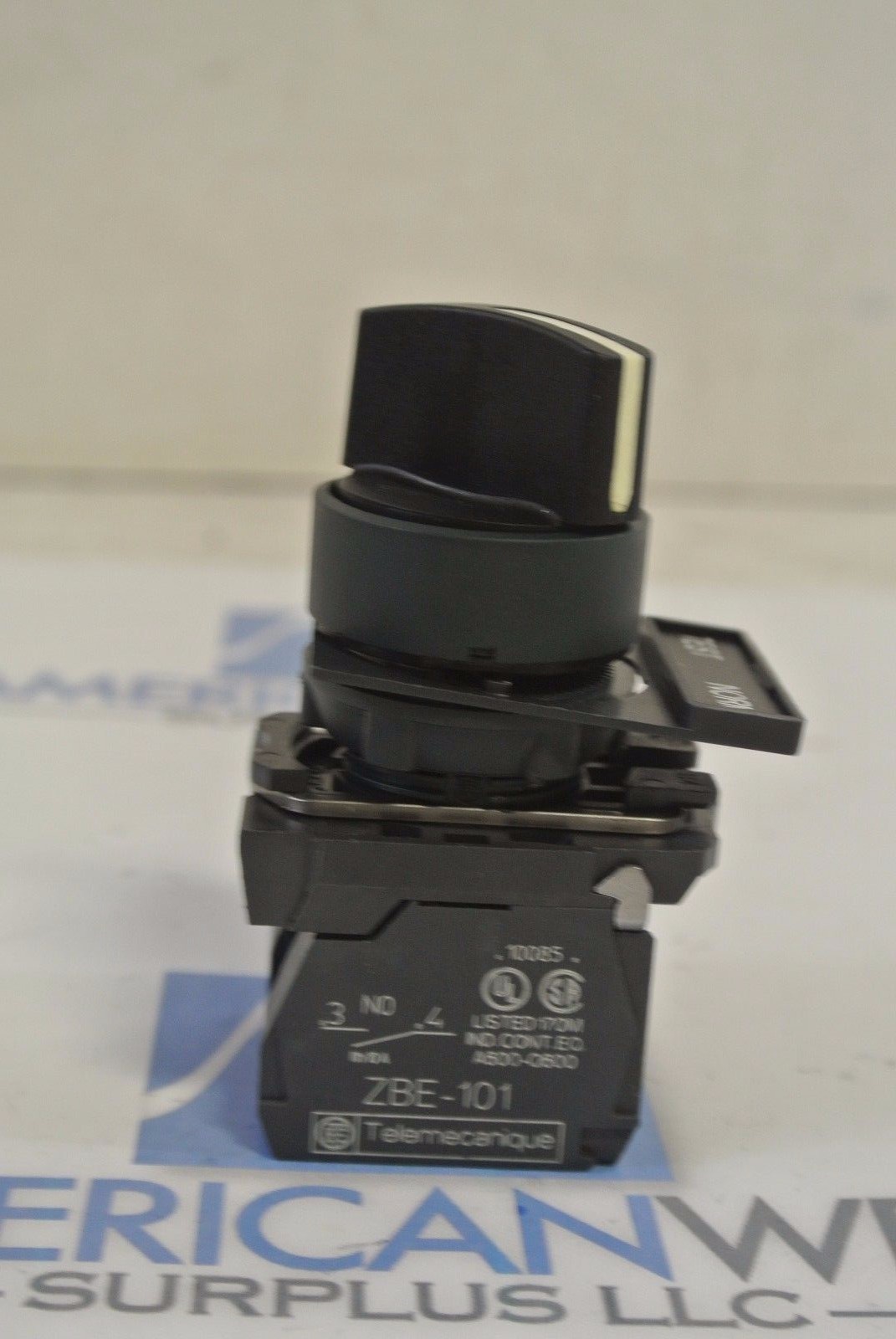 Telemecanique 2 Position Selector Switch with ZBE 101 Base USED