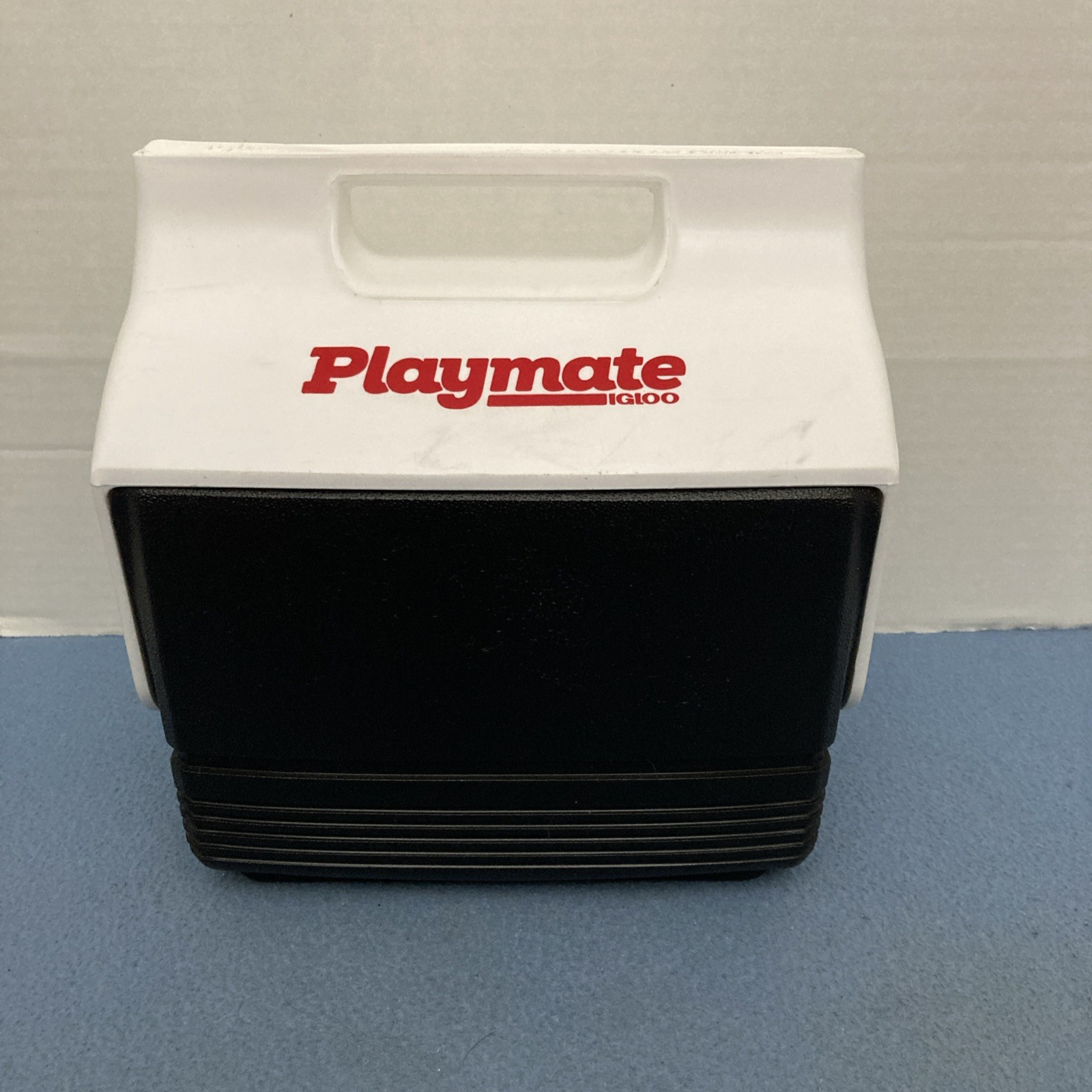 Igloo Playmate Mini Cooler 4 Quart 6 Can Black/White Push Button Lunchbox Design