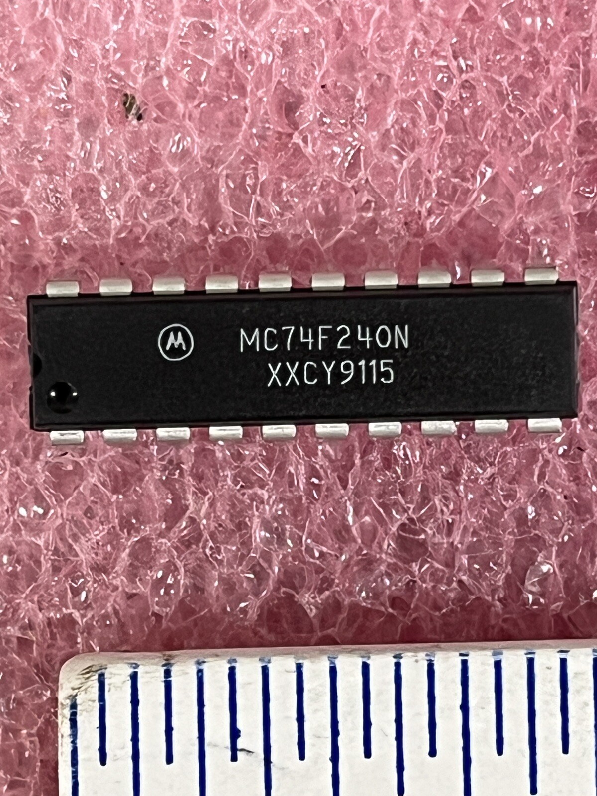 MC74F240N IC BUFFER INVERTING 5.5V 20 PIN DIP MOTOROLA (LOT OF 10)