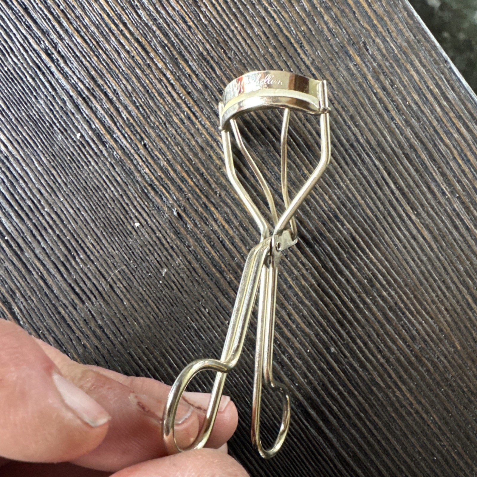 Maybelline Vintage Metal Eyelash Curler Gold tone color.