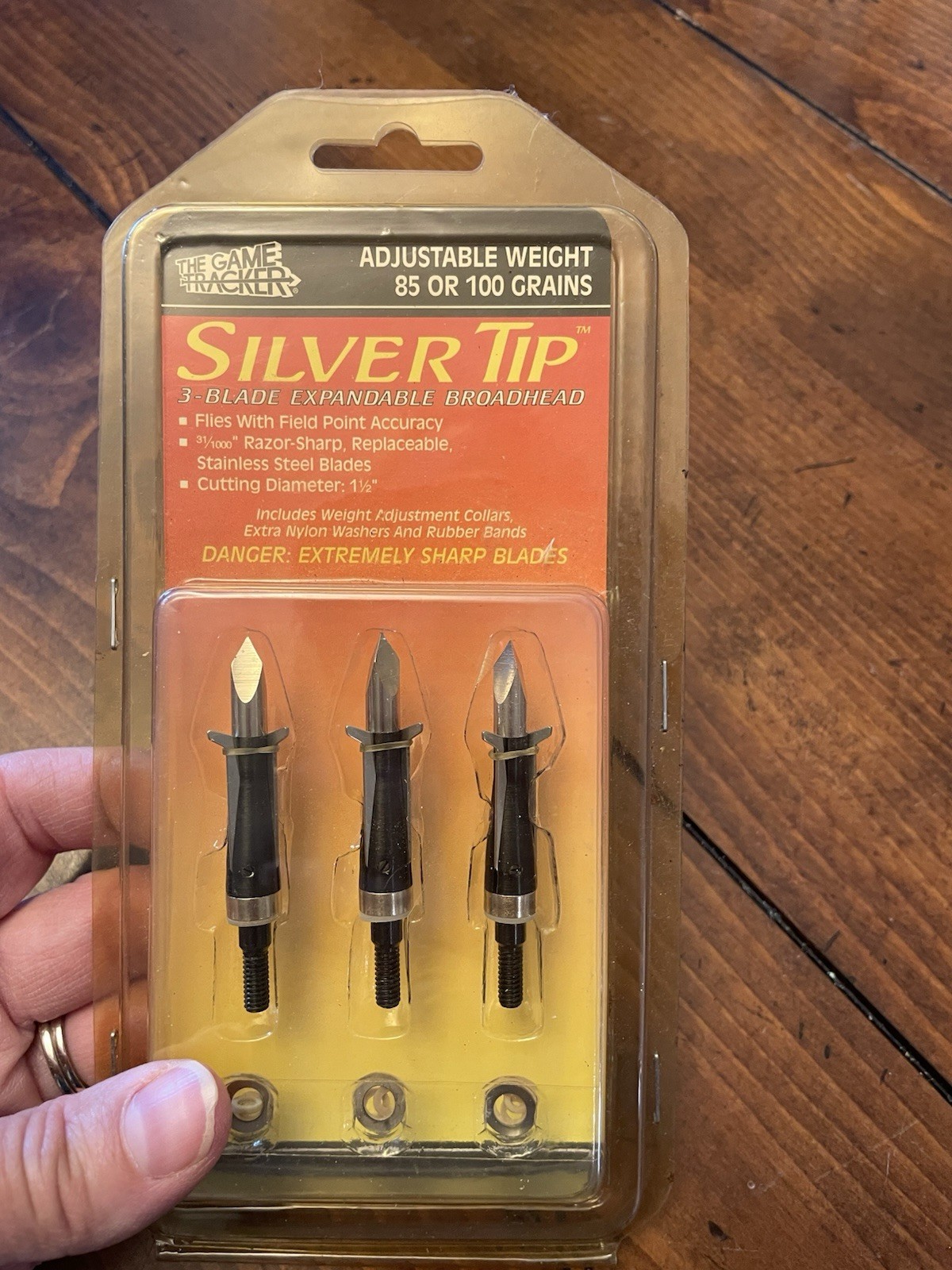 The Game Tracker SilverTip 3-Blade Expandable Broadhead Adjustable weight 85/100