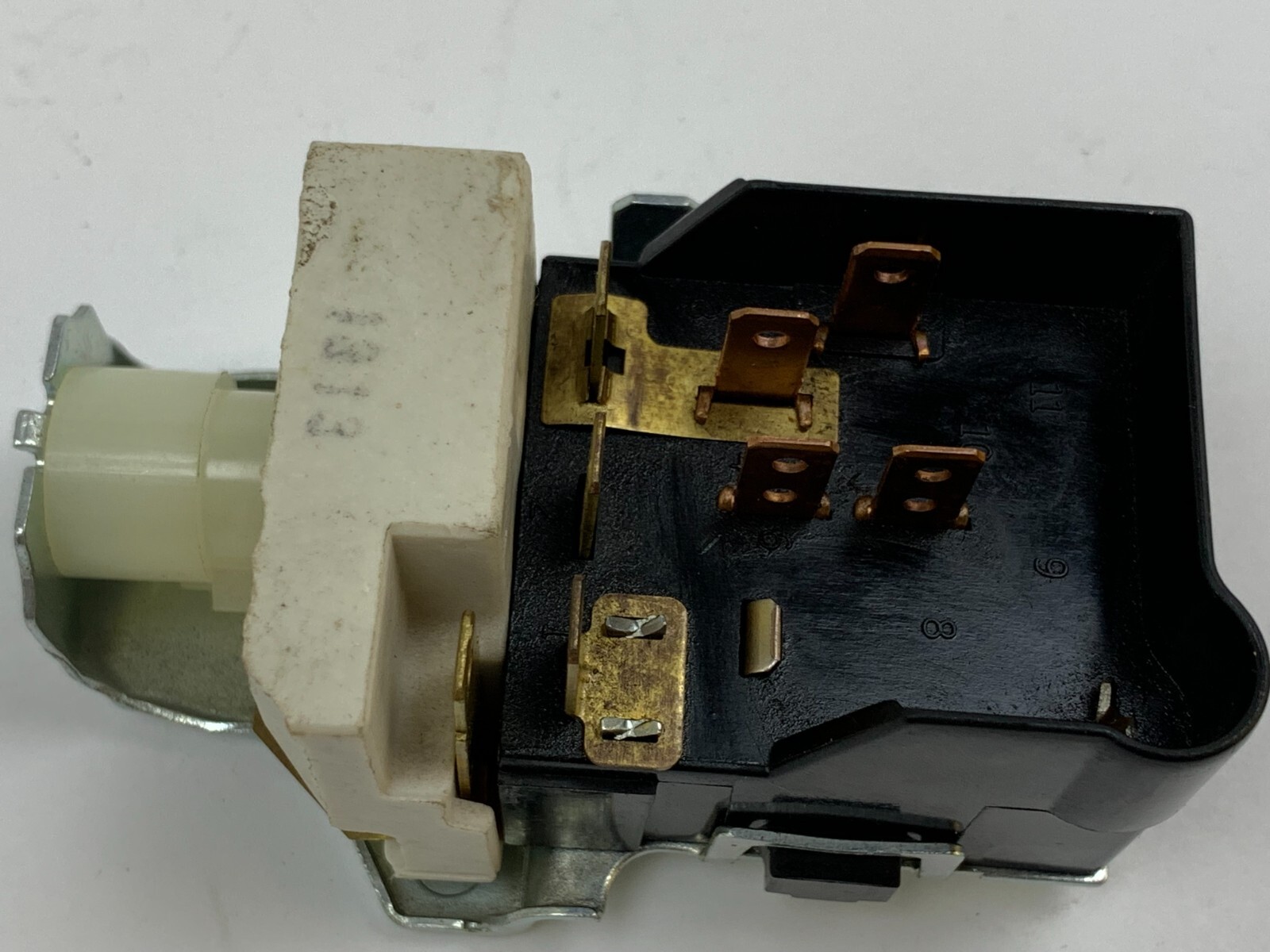 Open Box Genuine International 393442C1 Headlight Switch