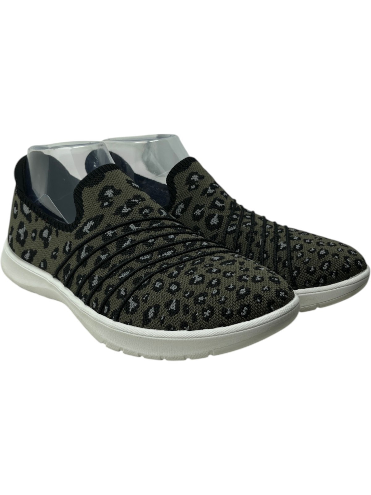 Clarks Slip On Sneaker Women's Size 9 Medium Adella Leopard Granny Core