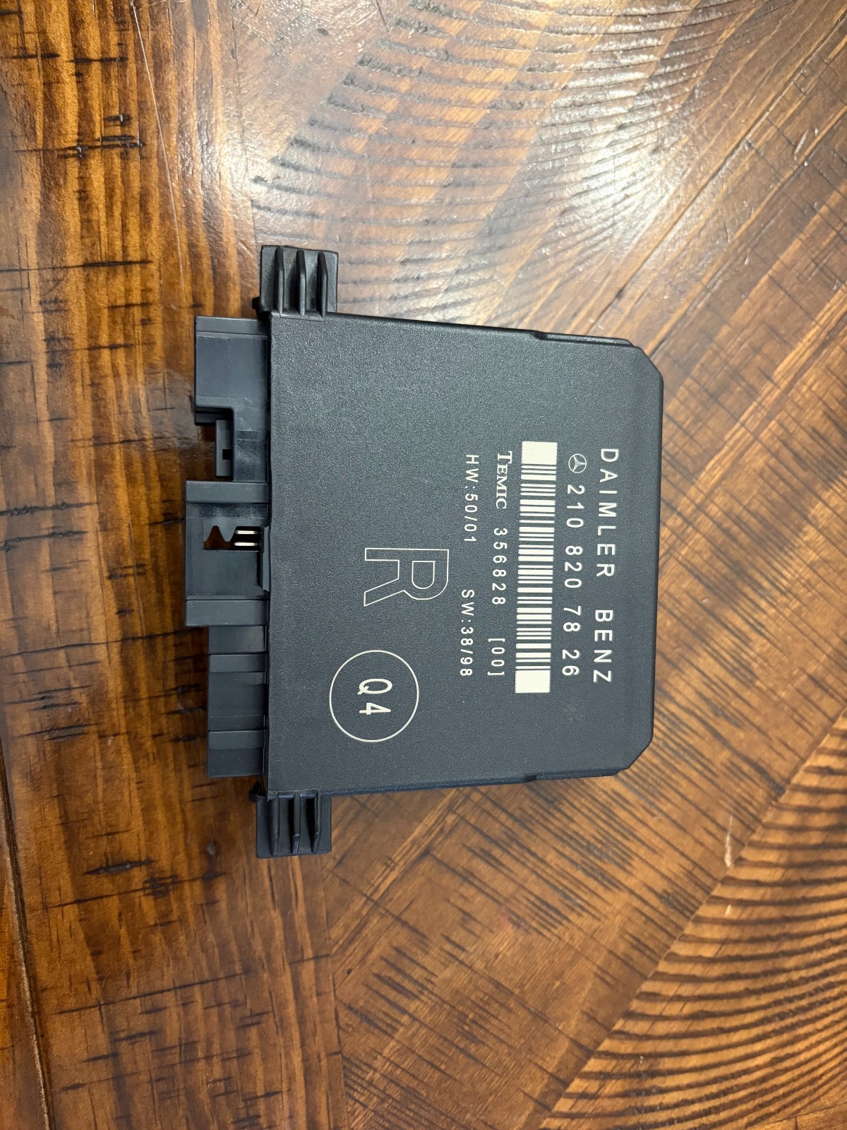 Genuine Mercedes-Benz Control Unit 210-820-78-26 NEW 2108207826