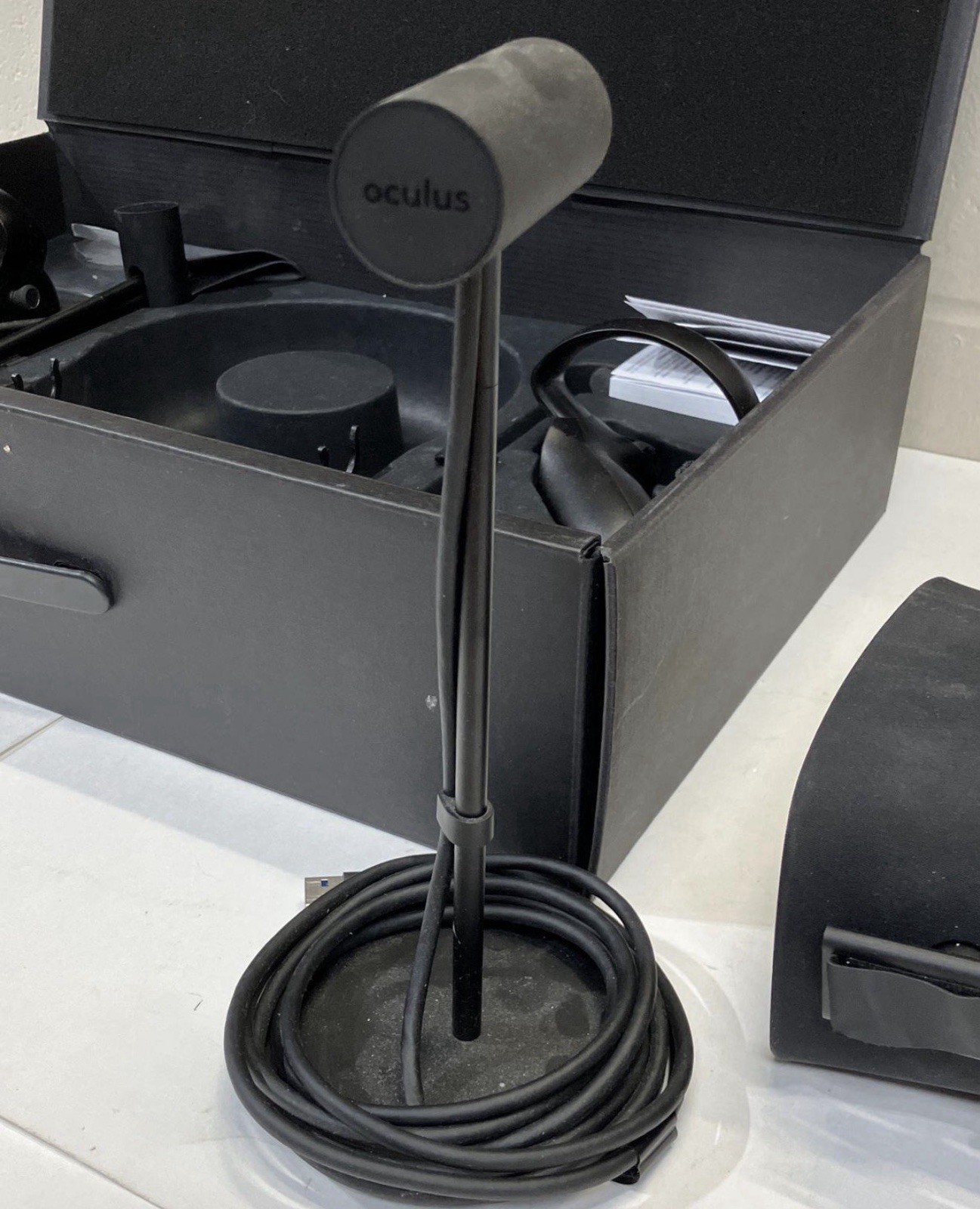 Oculus Rift CV1 VR - Full Original Set w/ Box - Good Condition