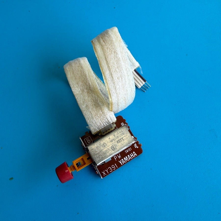YAMAHA PSR-260 Keyboard Part: ON/OFF Switch w/ Red Button PCB [XY391]