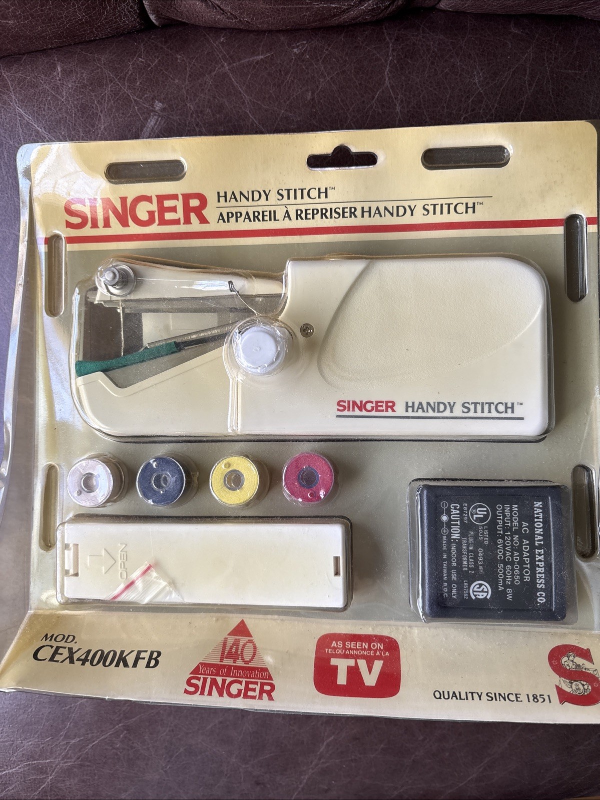 Vintage SINGER Handy Stitch Portable Sewing Machine Battery Operated CEX400KDB