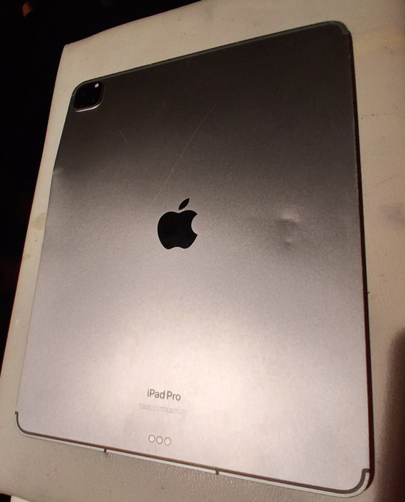 Ipad PRO A2764 FOR PARTS/BROKEN