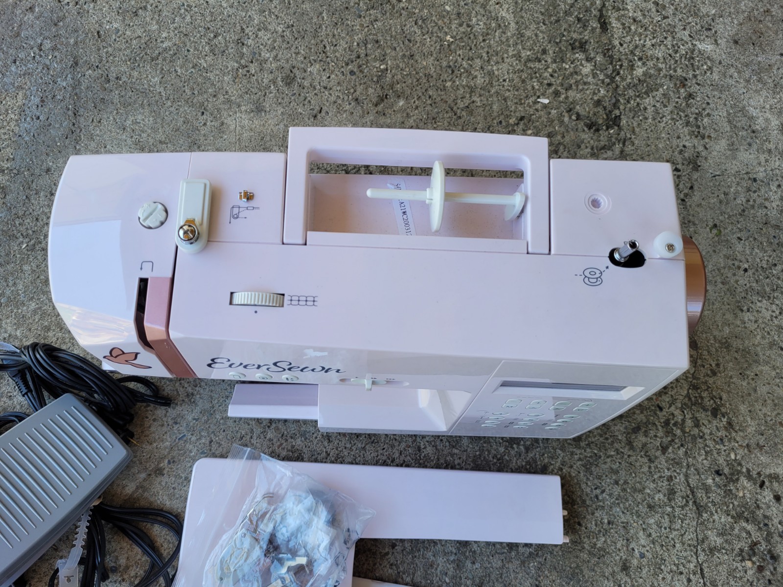 EverSewn Celine Computerized Sewing Machine -Professionally Serviced and Ready!