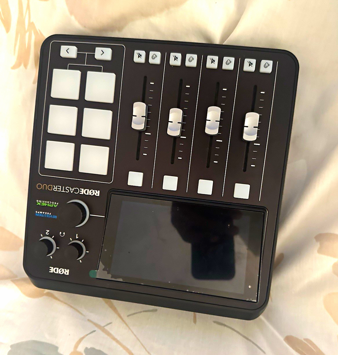 RØDE RØDECaster Duo 2Channel Digital Mixer w/ Adapter & USBC + StageRocker Stand