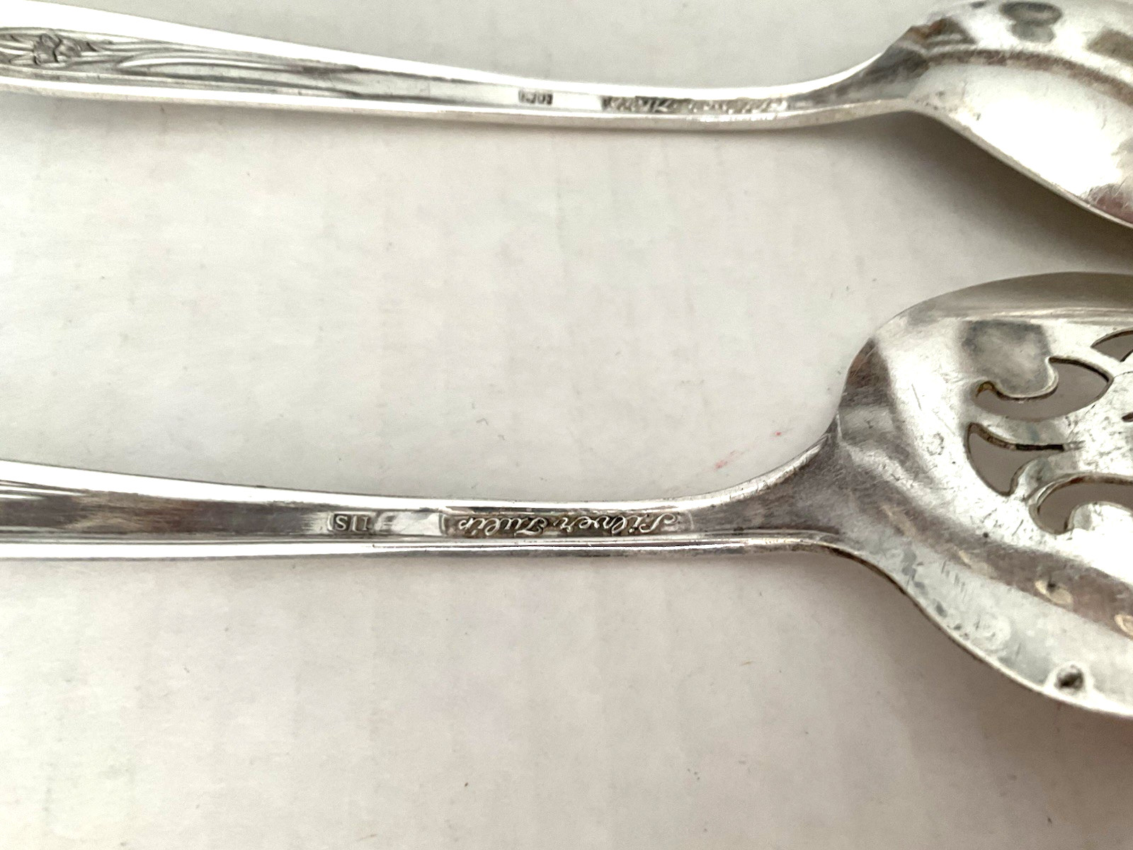 International Silver Tulip Pattern 2pc Silverplate Soup Spoon & Pie Server Used