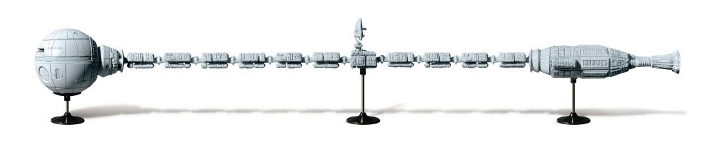 Moebius Models 2001: A Space Odyssey Discovery XD-1 Model Kit, 1:350 Scale