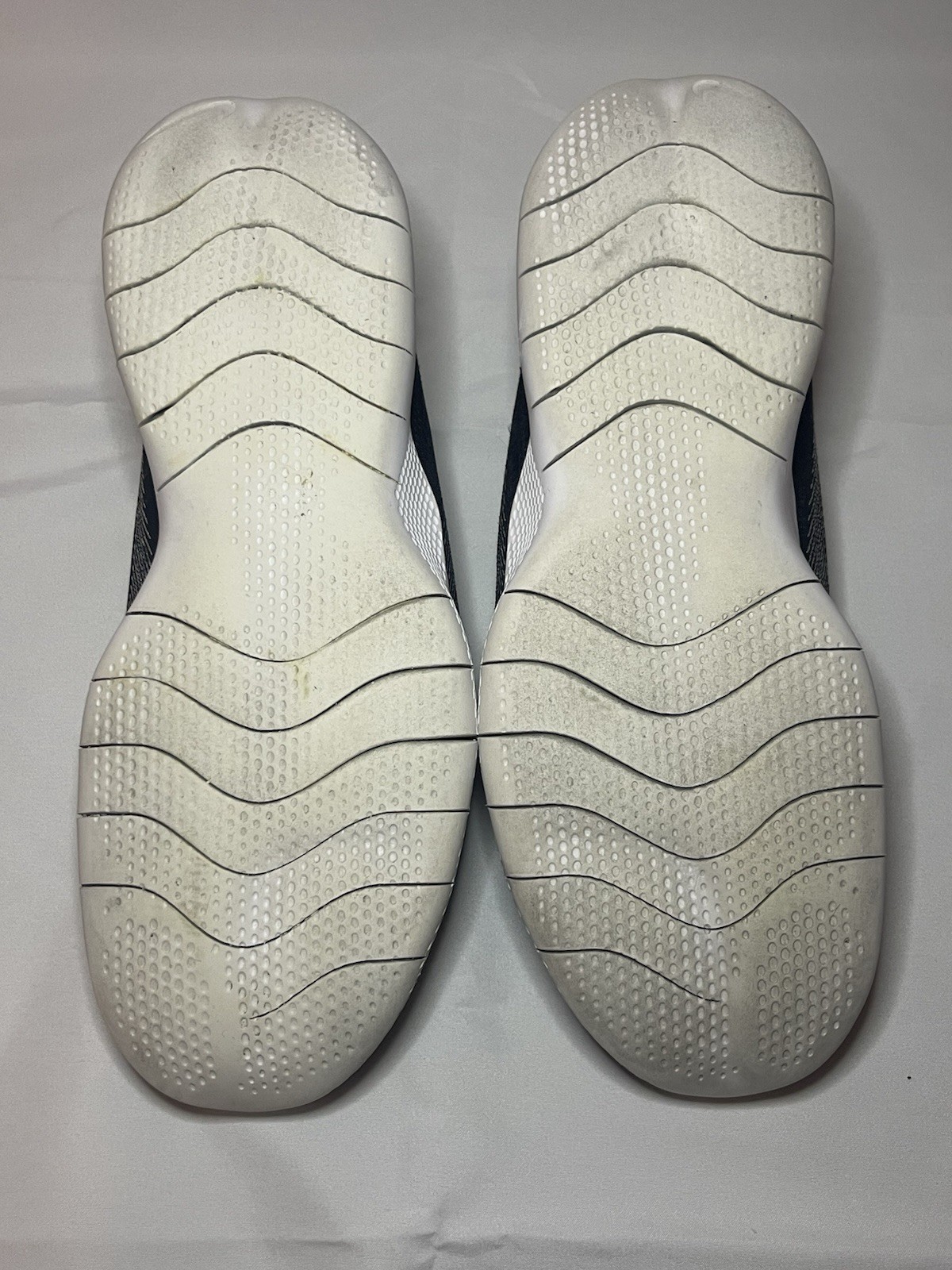 Nike Flex Experience Men’s Size 8.5 Black White Running Shoes – Pre‑Owned