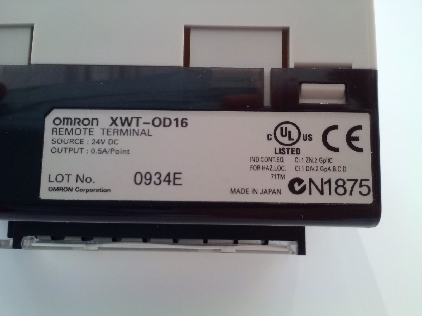 OMRON XWT-OD16 REMOTE TERMINAL, 24V DC, 0.5A/Point, USED