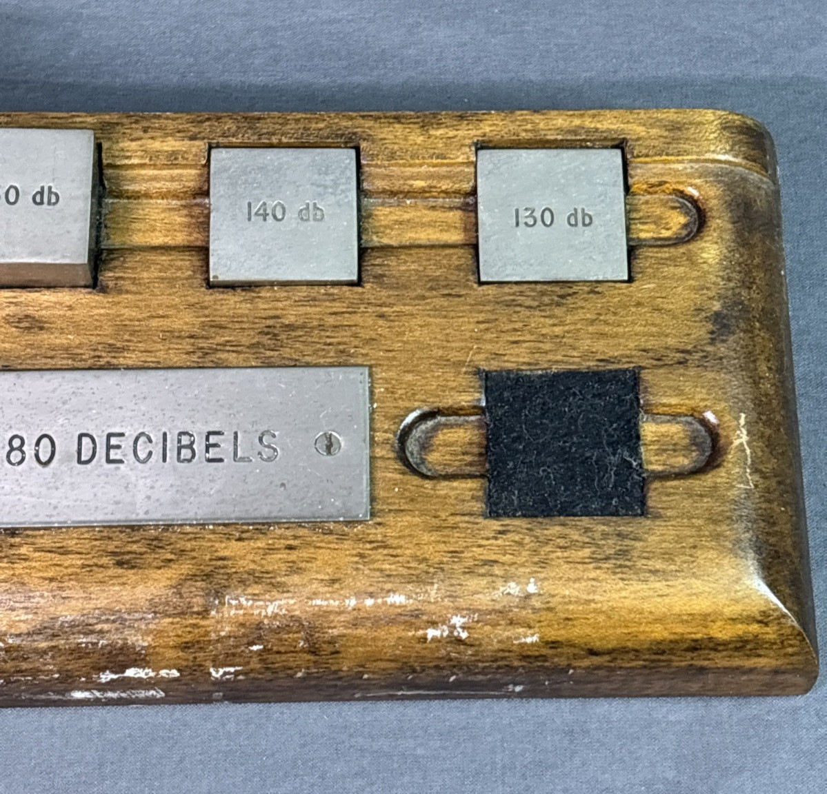 Vintage Acoustic Demonstration Display – Peak Static Pressures for 120–180 Decib