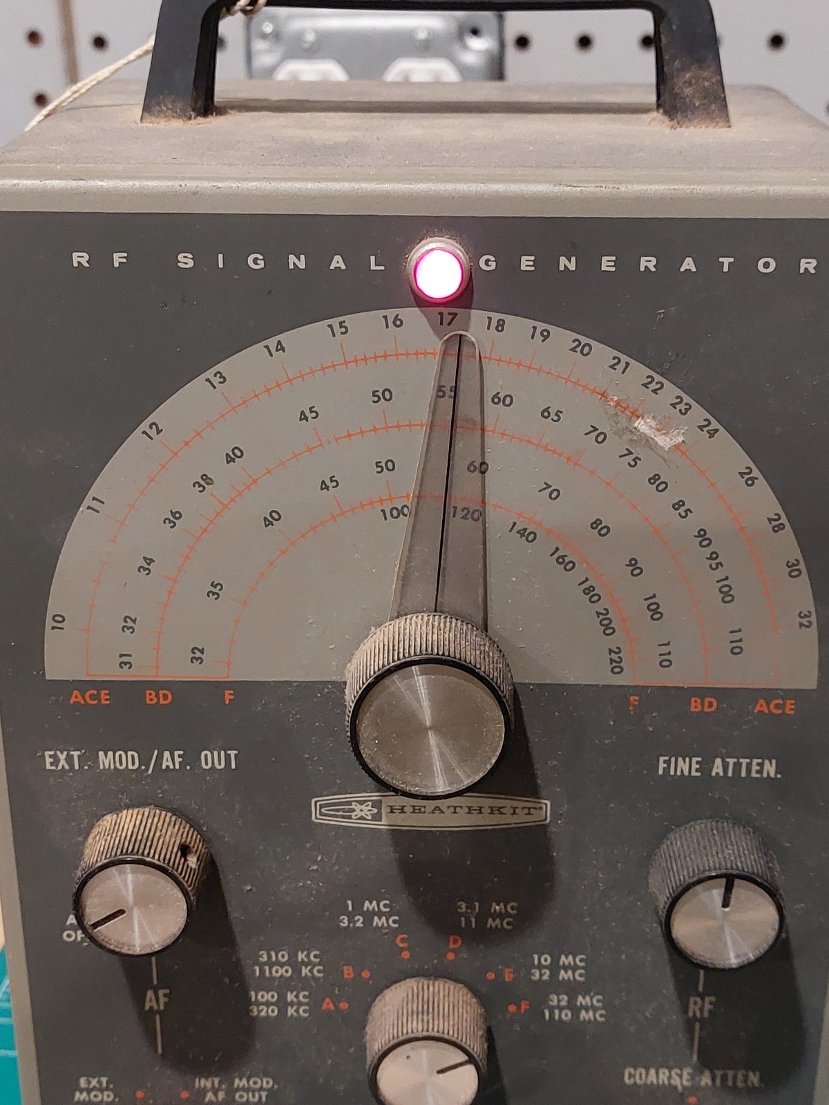 Heathkit IG-102 RF Signal Generator - POWERS UP / UNTESTED ANY FURTHER