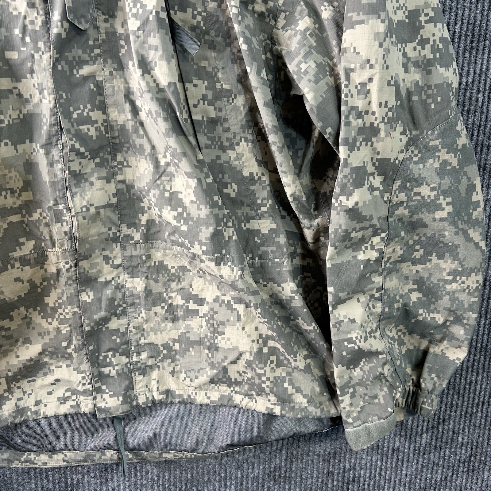 Military Jacket Medium Extreme Cold Wet Weather Gen III Layer 6 Universal Camo