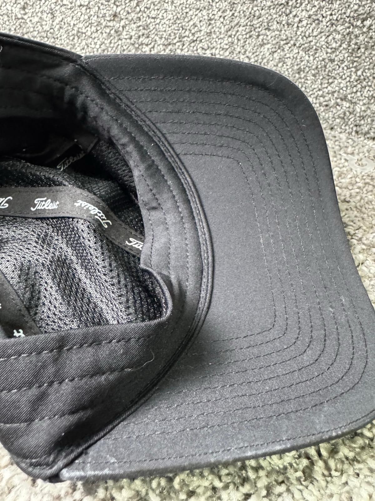 Titleist Hat Cap Strapback One size Black Adjustable Golf Hat Lightweight