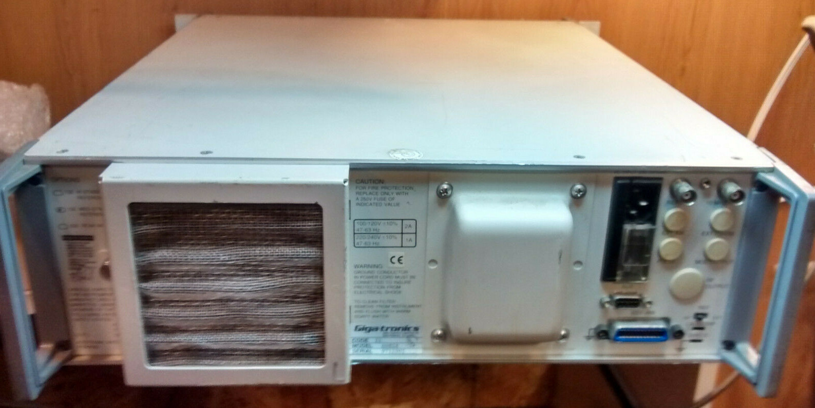 Giga-tronics 6082A Synthesized RF Signal Generator 100 kHz to 2112MHz Option 132