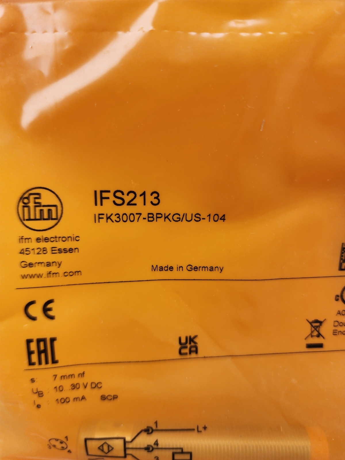 NEW FACTORY SEALED IFM IFS213 IFK3007-BPKG/US-104 Proximity Sensor