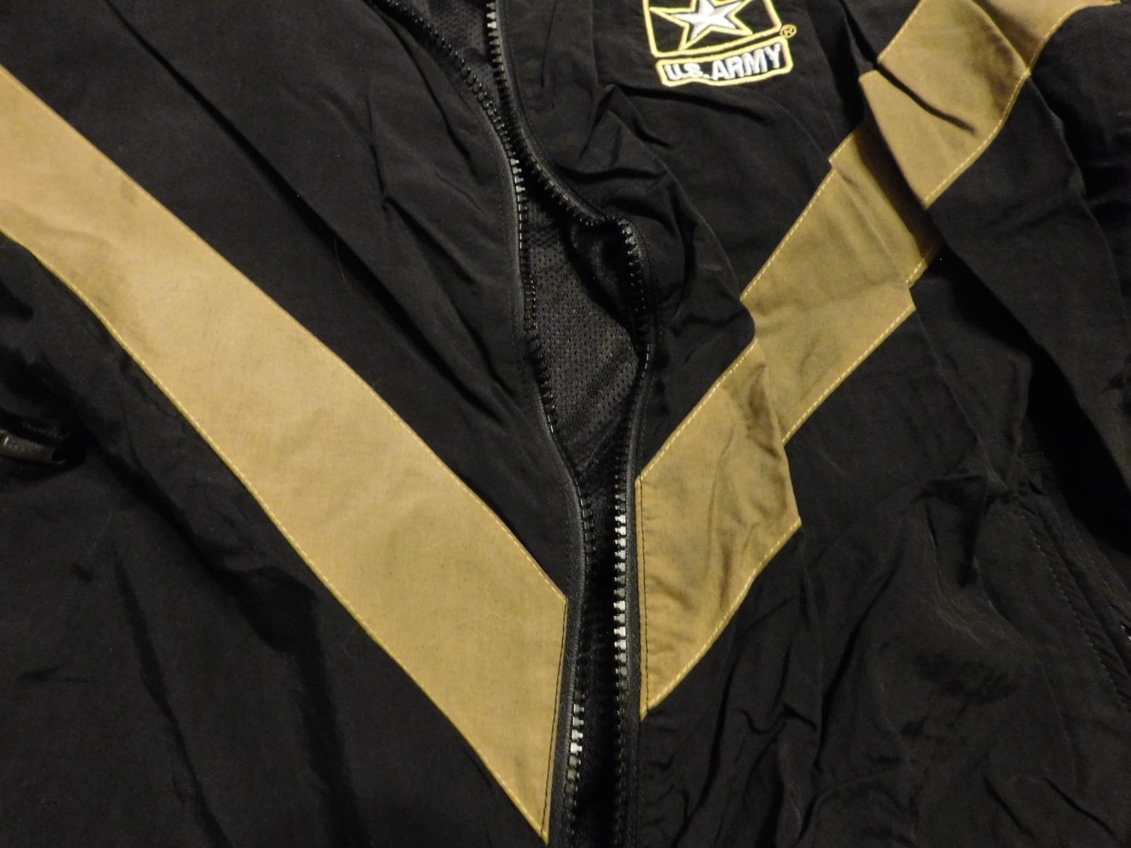 US ARMY APFU JACKET SIZE MEDIUM - SHORT