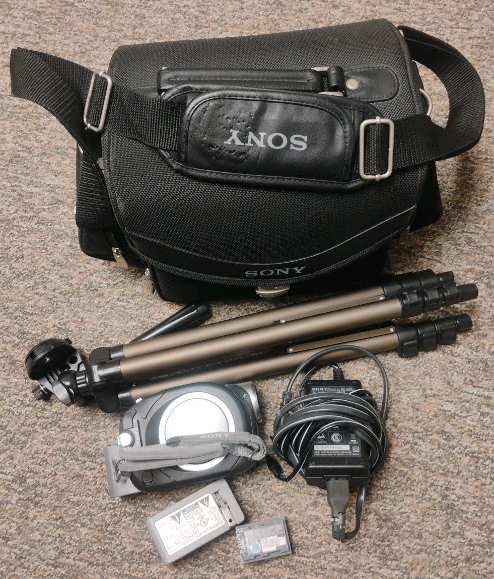 Sony Handycam DCR-DVD103 Handheld Camcorder - Tested & Working +Bag And Tripod