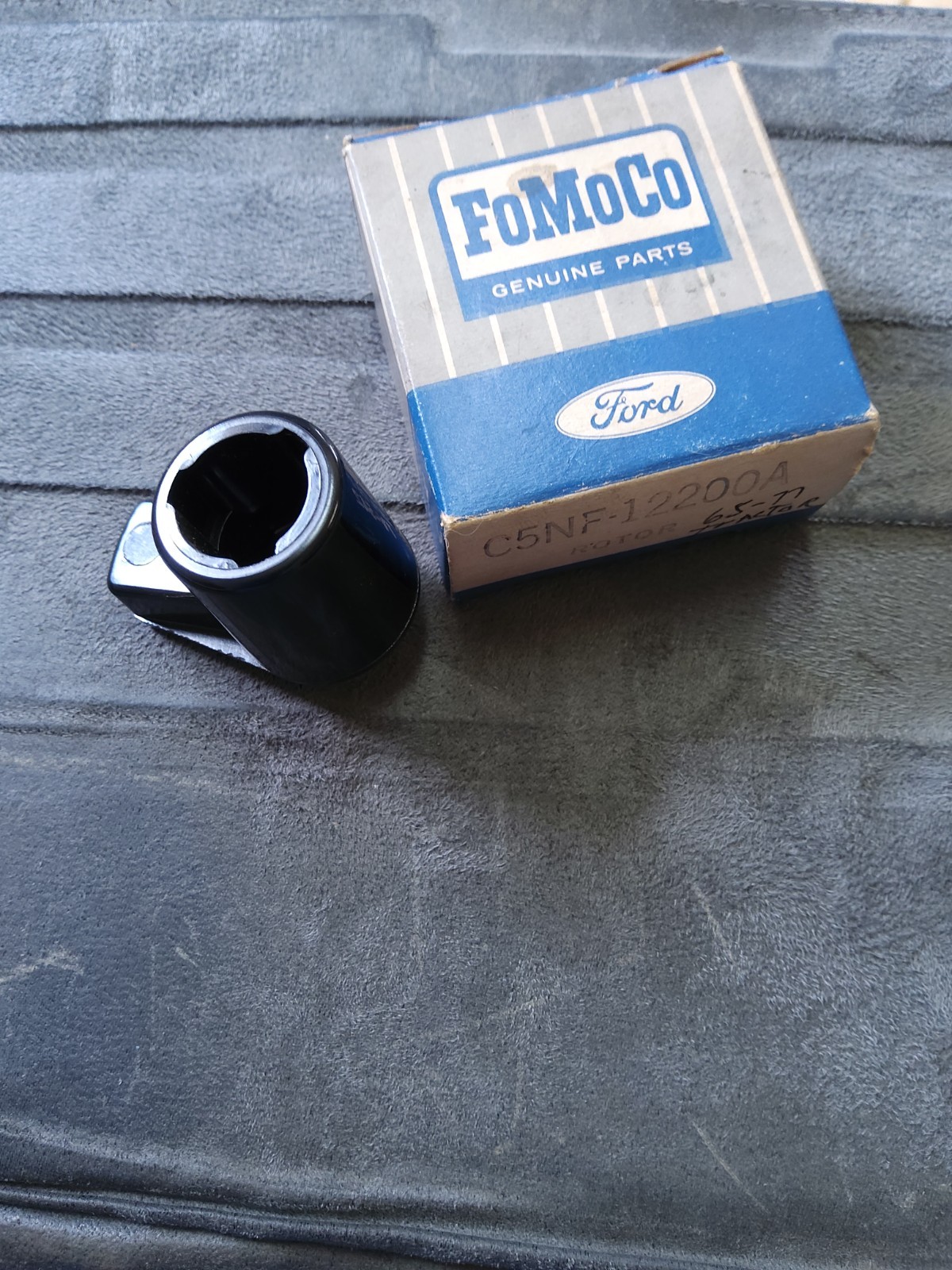 NOS FORD FOMOCO  C5NF-12200-A DISTRIBUTOR ROTOR BUTTON FORD TRACTORS