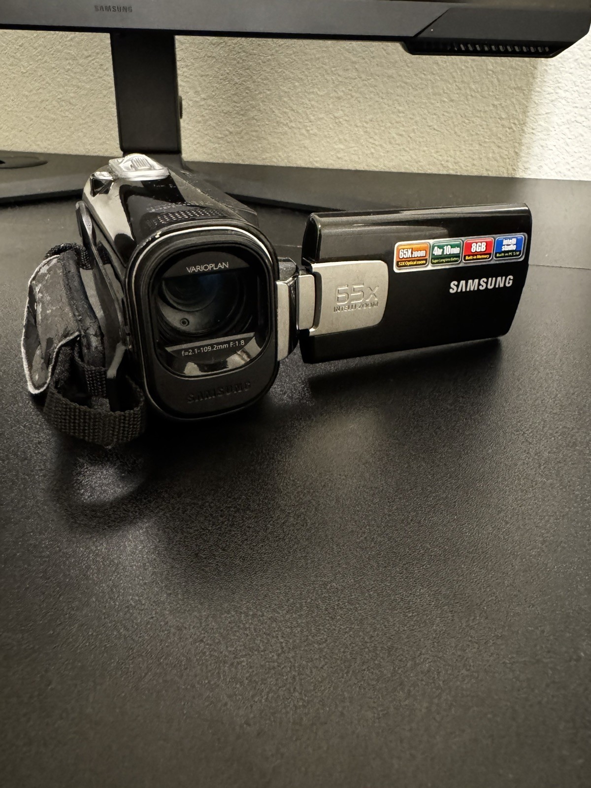 SAMSUNG  six-f40 FLASH MEMORY SD CAMCORDER RED