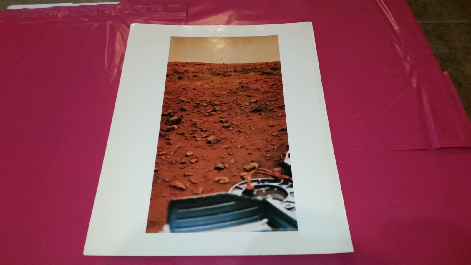 NASA VIKING 1 LANDER on MARS SURFACE PHOTO #P-17165