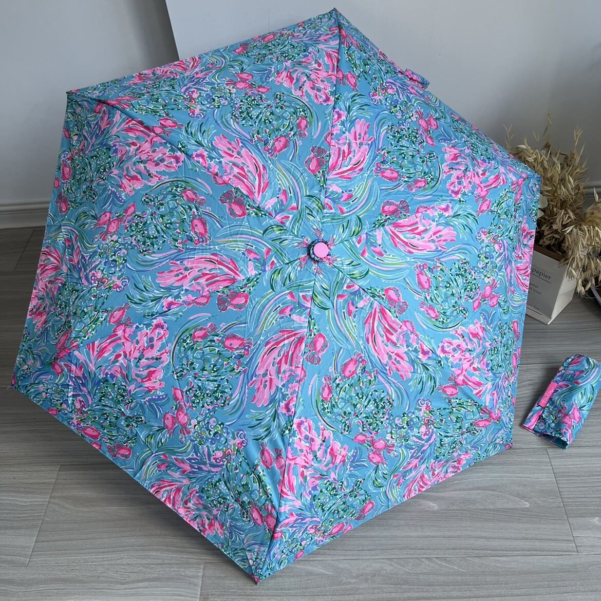 Lilly Pulitzer Mini Travel Umbrella Amalfi Blue Best Fishes Length 7 inches
