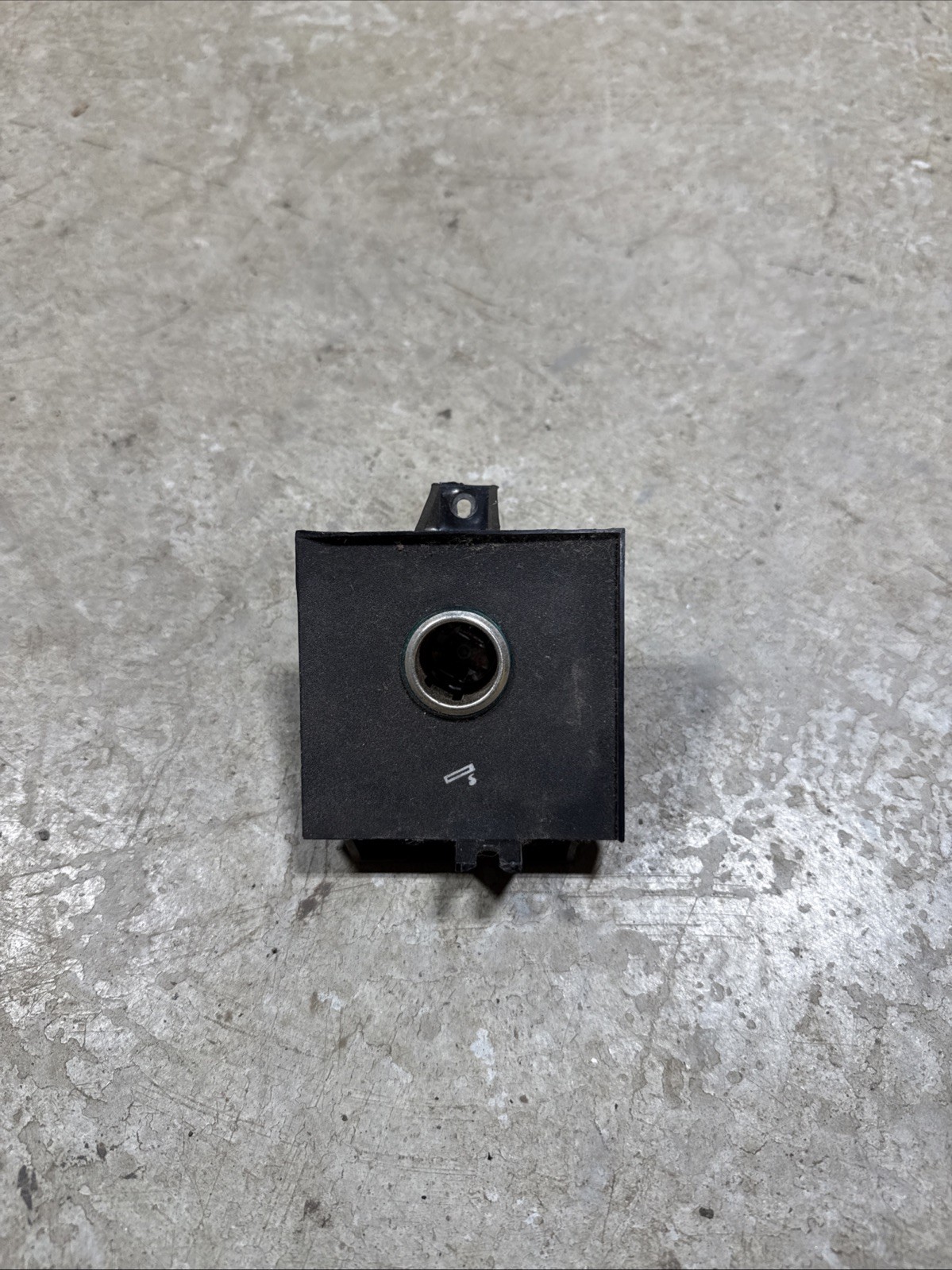 Jeep Cherokee XJ 84-96 OEM Cigarette Lighter Power Outlet Dash Trim (B55)