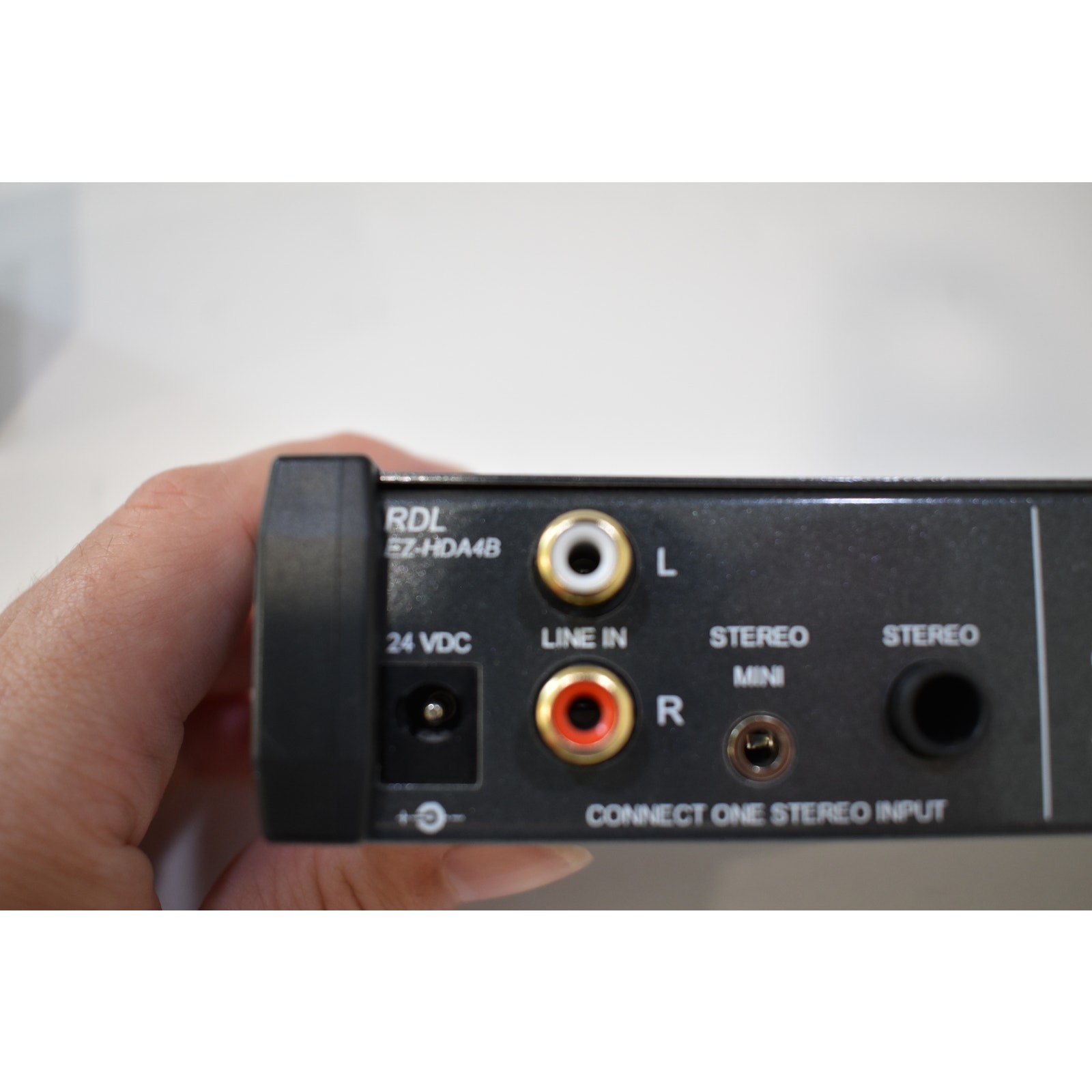 RDL EZ-HDA4B Stereo Headphone Distribution Amplifier Rear-Panel Outputs